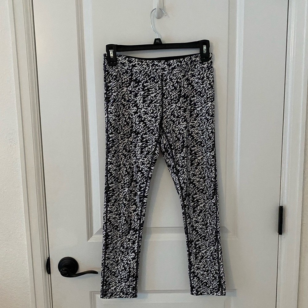 NIKE | Pronto Essential Running Crops - Picture 4 of 8